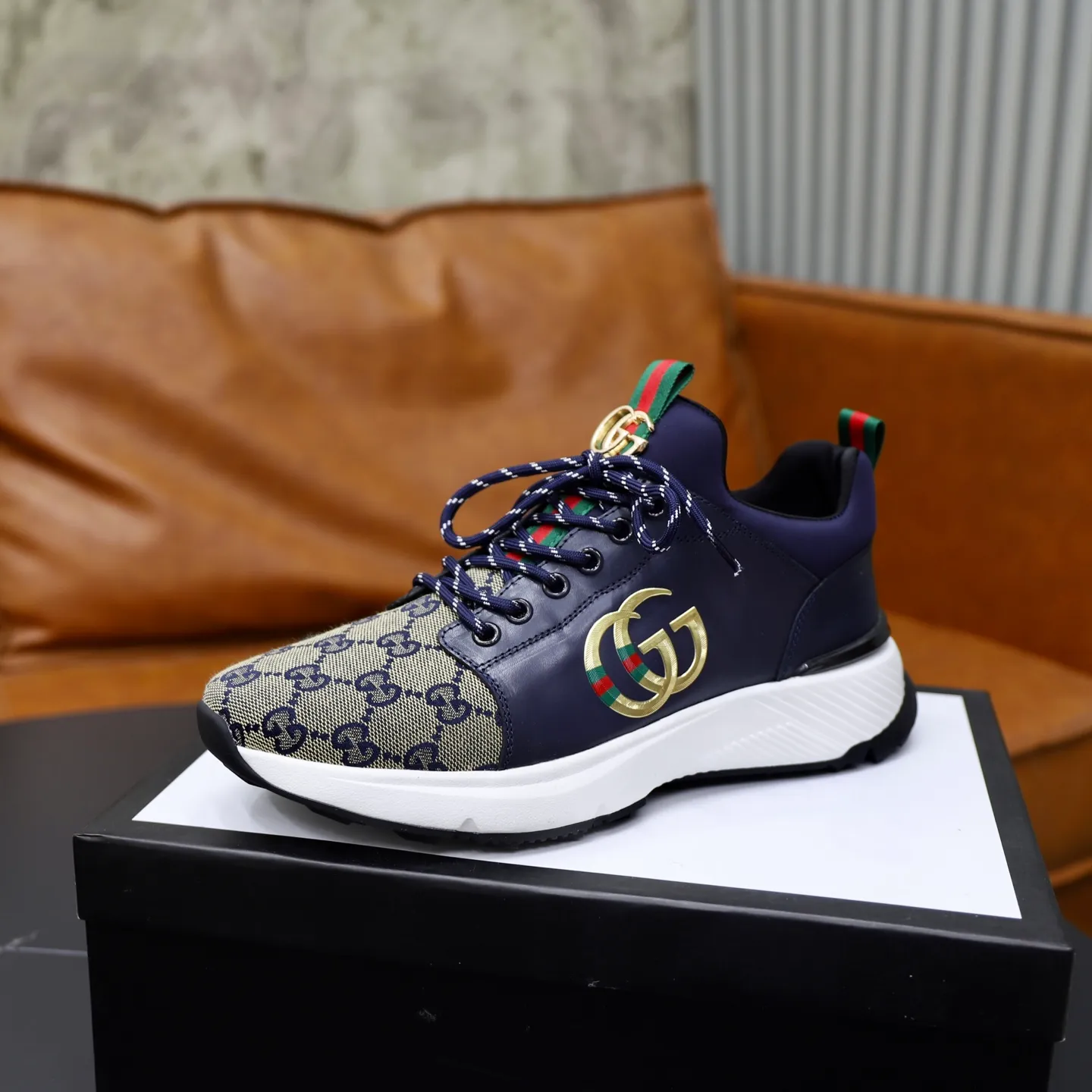 Ex-factory price: 462💰🙅‍♂️🙅‍♂️🙅‍♂️ Brand: GUCCI Standard code: 38-44 (45 customized) Grade: Same as the official website Material: Original material splicing Comfortable and breathable lining Lightweight and wear-resistant sports outsole Style category: Men's fashionable casual shoes Running sneakers Distinguished luxury brand elements Top luxury Color: actual picture color